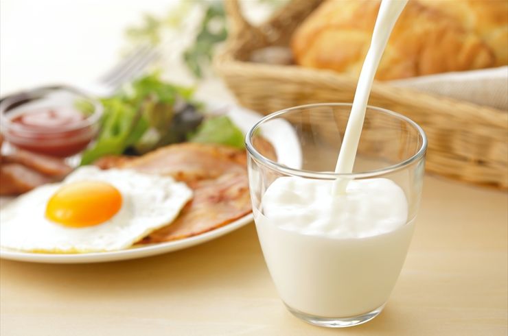 目玉焼きと牛乳